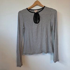 Mossimo Black & White Striped Long Sleeve Top with Front Cutout - XS